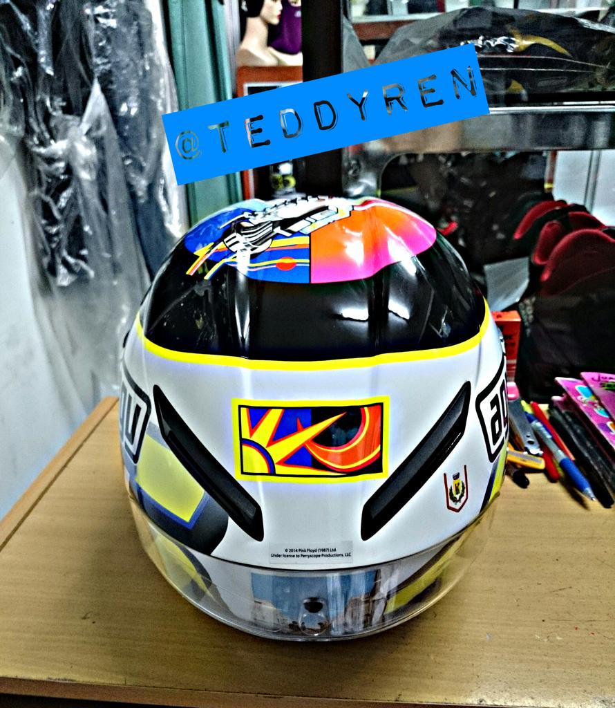 Terjual Helm AGV k3 dan GP-tech harga MIRING ukuran 