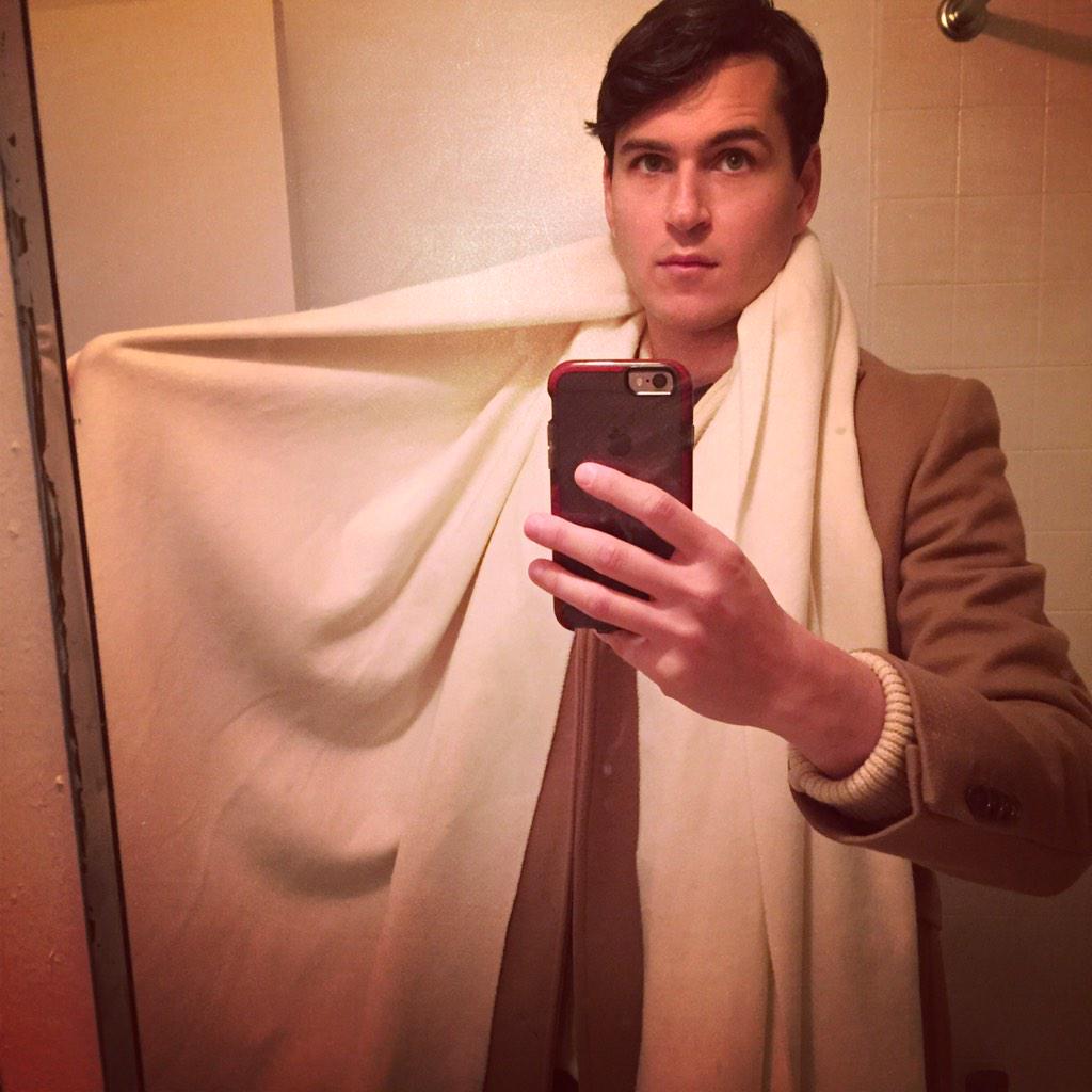 arzE's tweet image. ur scarf's looking like bootay / my scarf's as big as a duvet