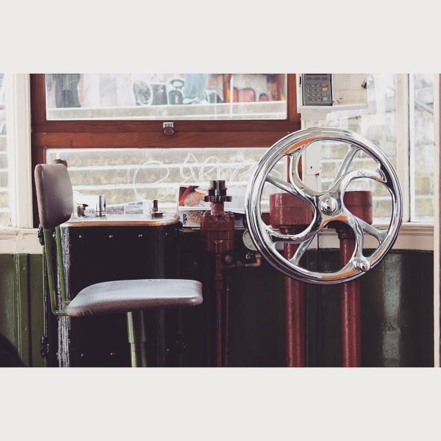 ilovebairroalto's tweet photo. #Funicular #GloriaFunicular #GloriaElevator #Lisboa #Lisbon #Portugal #ElevadorDeGloria #ElevadorDaGloria #Steeri... http://t.co/lXxdRaUs4R