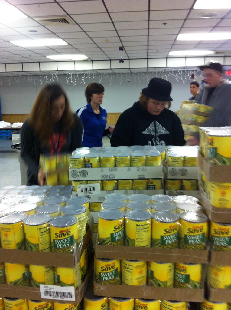 jgmlaiben's tweet photo. Service learning at its best. Proud of these kids for helping with food baskets for the needy. #altsquad http://t.co/MSmuj8AQoo