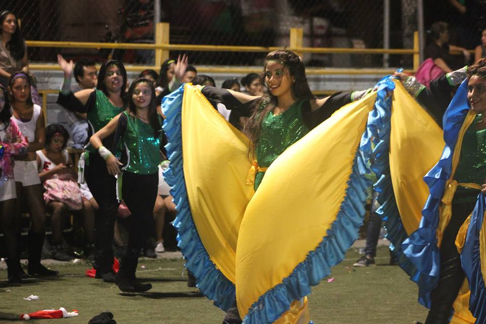 prensamejicanos's tweet photo. festival coreográfico navideño participaron 7 grupos de mejicanos Cancha Lincon Metropolis @lapagina @prensagrafica http://t.co/NEKLm8p5wJ