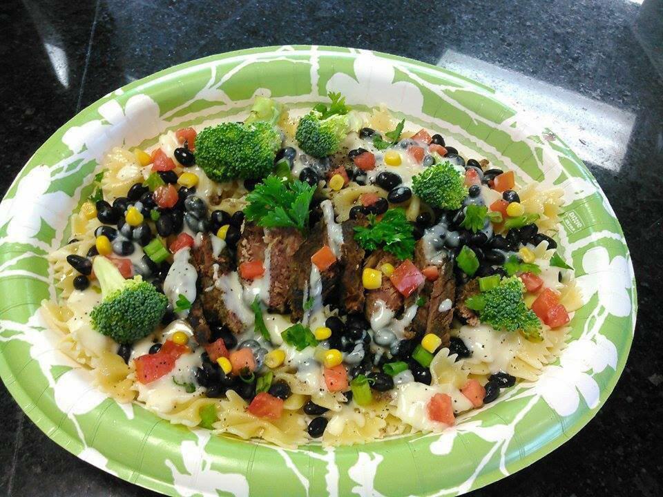 freshgrillit's tweet photo. Not just rice bowls and wraps. Delicious salads and pasta. Lunch or Dinner. #GoodHealthyFood #Franchising @GRILLiT http://t.co/ZLf2a8Hw2k