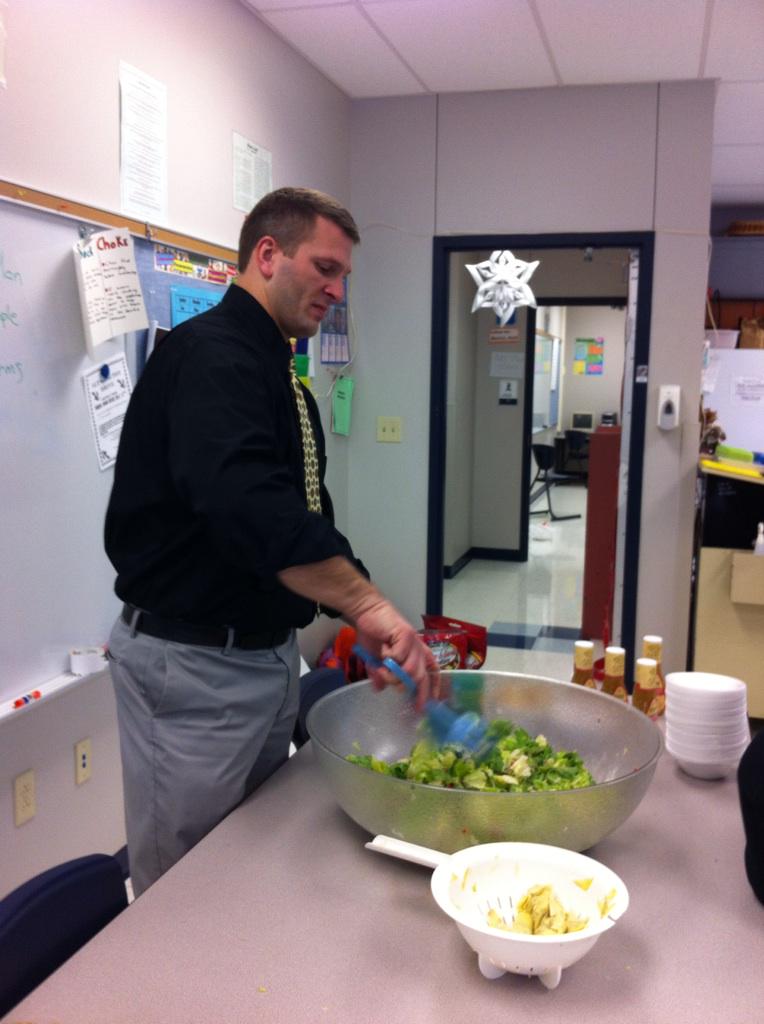 jgmlaiben's tweet photo. @leighmragsdale @peirce_david @herrmannator1 @CoachAnderson56 Christmas dinner with the #altsquad. http://t.co/yHc7PaxJQv