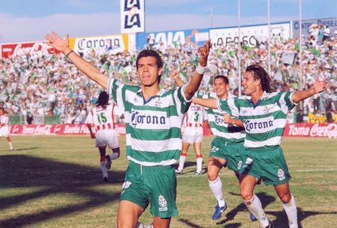 laaficion's tweet photo. #Sabíasque: Un día como hoy hace 18 años @ClubSantos logró su primer campeonato http://t.co/LTTtb4HCAR http://t.co/CT6KYFCVOT