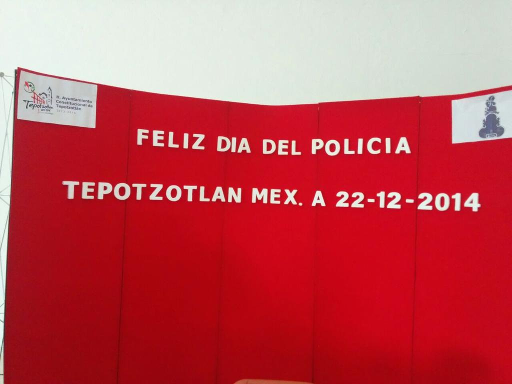 MovPRImxTepotzo's tweet photo. Nuestros amigos de #ASOHTEP apoyando con la comida en el #DiaDelPolicia @MarioCastroRoma @Arnyhdz @kunadelobostepo http://t.co/zN4oQWdg78