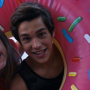 austgdrall's tweet photo. Ragazzo ciambella. http://t.co/ZkhGBpnznS