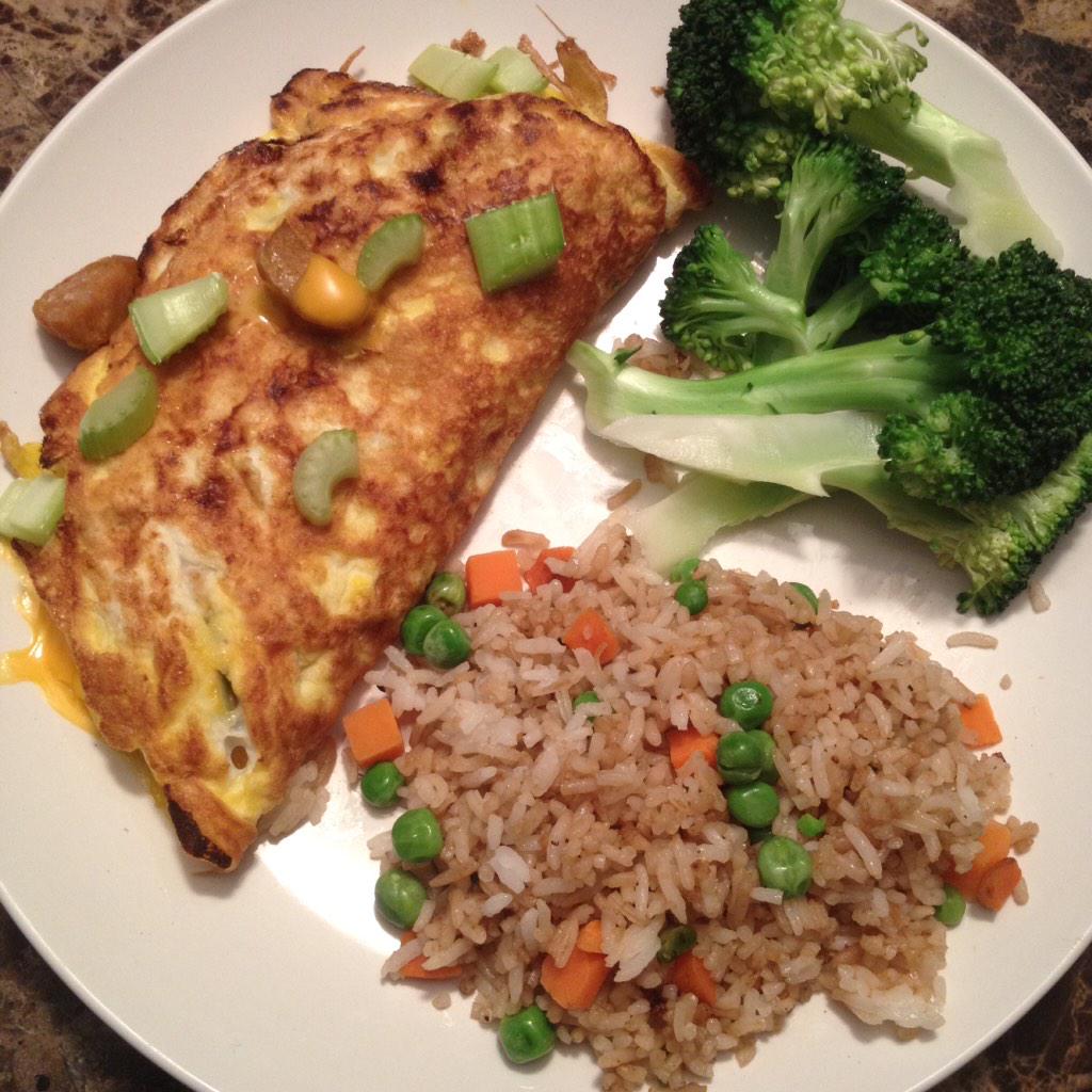 ellaaclan98's tweet photo. "ella make breakfast" "YA SURE!!!" #chefella http://t.co/2MWTPcZOet