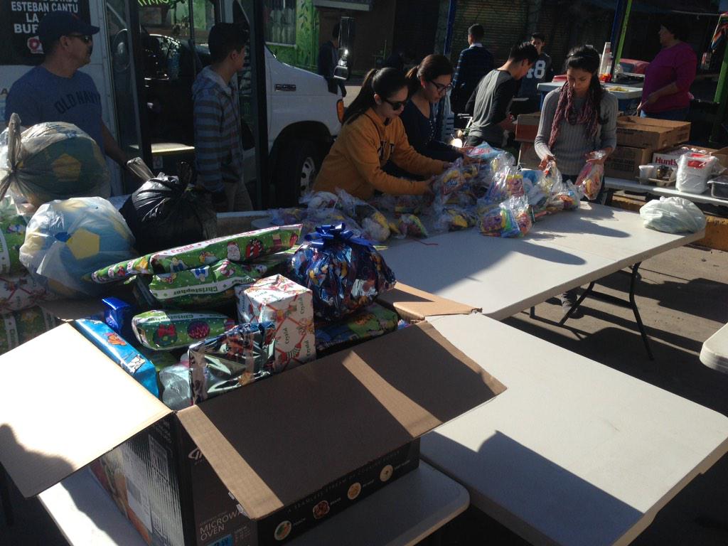 JProfetica's tweet photo. Alistando los regalos 😄 #JVPR http://t.co/usQoP3LFvJ