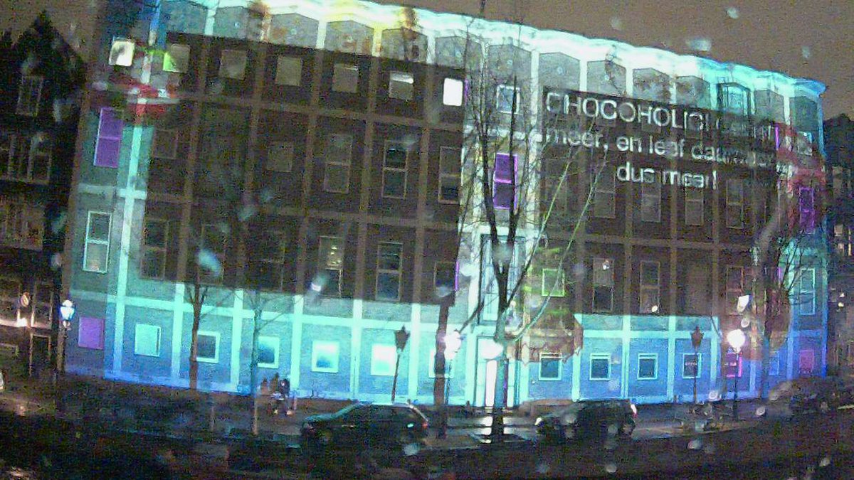 benschitterend's tweet photo. Leuk @liv2day_com! Jouw bericht schittert nu op de gevel van Herengracht 295. Groeten van Ben #amsterdamlight http://t.co/KkNUhJBSCo