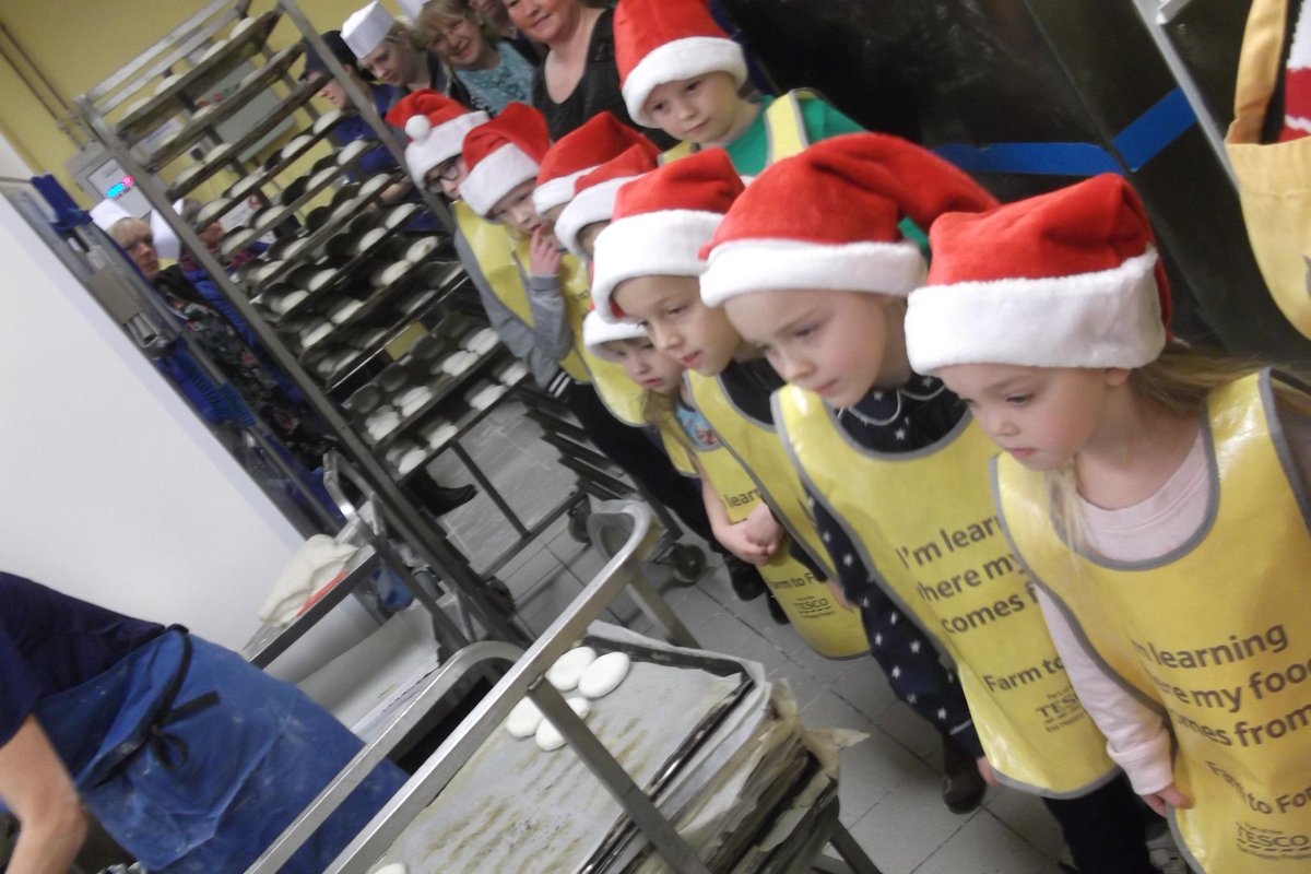 moomaapee's tweet photo. Farm to Fork @TescoGoole today great christmas fun http://t.co/lR68ghHBA4