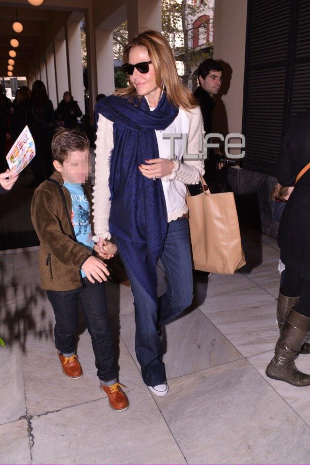 GenGenerous's tweet photo. SPOTTED: Greek #celeb Jenny with her #GenerationGenerous x JENNY limited edition bag. Buy at http://t.co/5o1cQ0ooeC http://t.co/qhLOqFb1hU