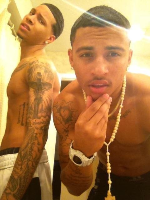 FineAssLatinos's tweet photo. 👀👀 http://t.co/6SGyKXEhGM