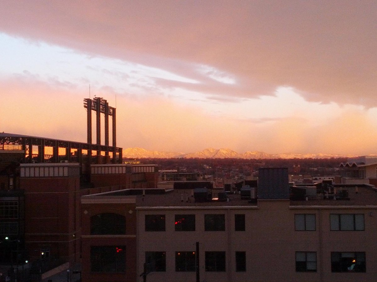 edym369's tweet image. Morning after the longest night of the year...Look outward, #Denver. #ThoughtsAtFirstLight #HappyWinterSolstice