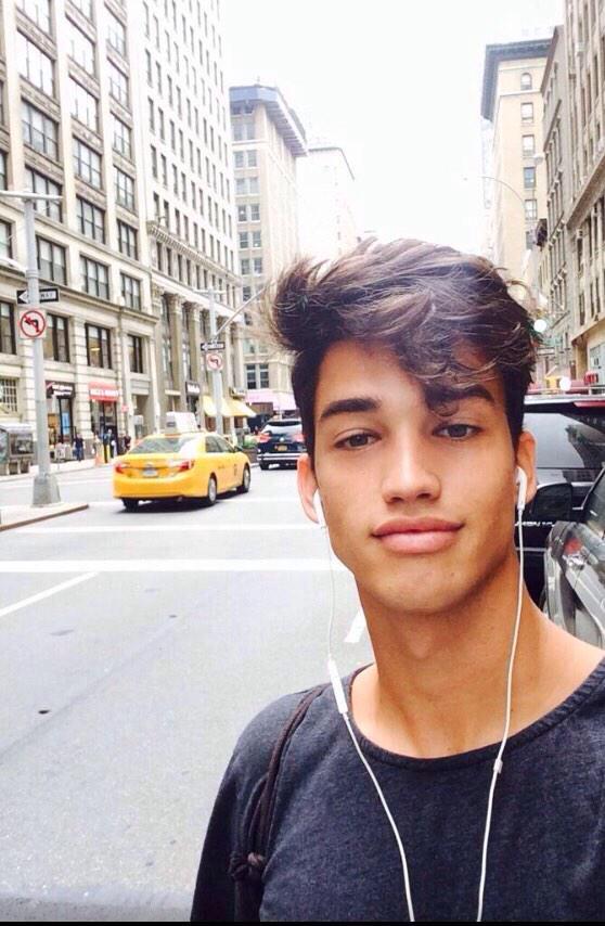 FineAssLatinos's tweet photo. @Jesseystevenss is a cutie ☺️😩 http://t.co/aTHO1GyMit