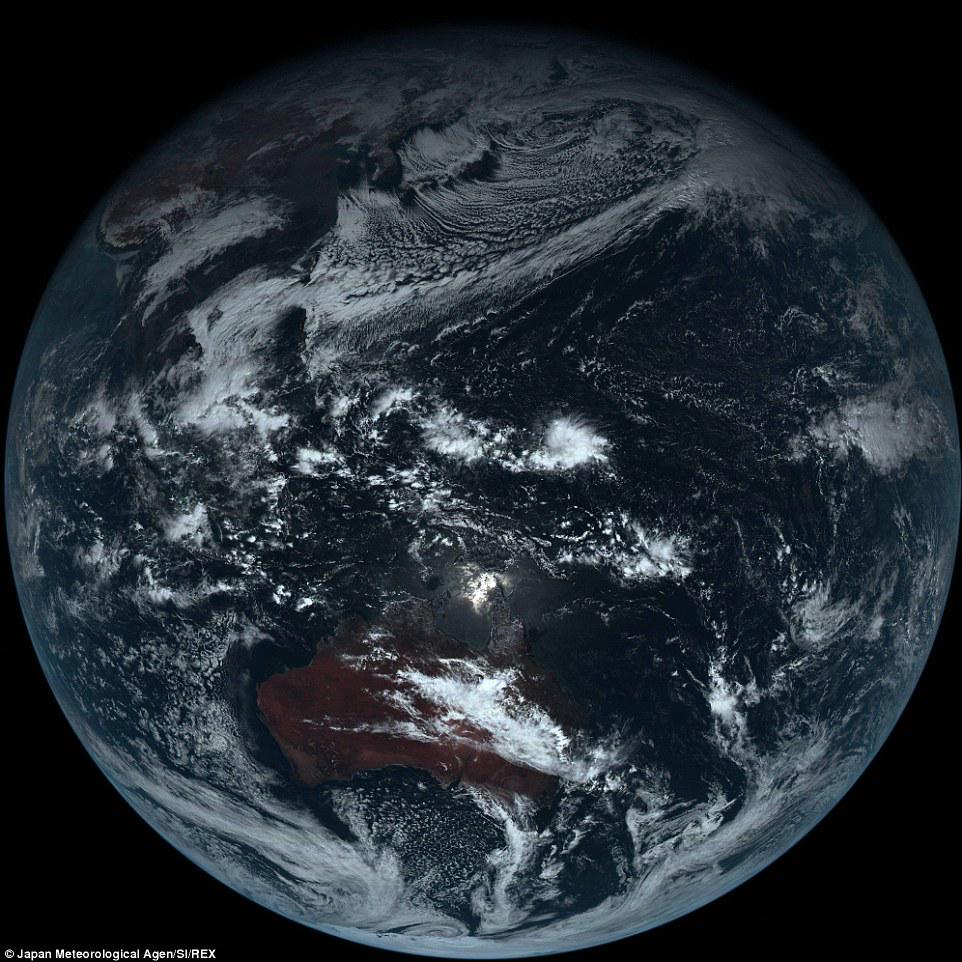 True colour image reveals what Earth really looks like from space dailym.ai/1vgZTNF