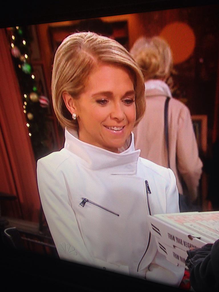 AngeloDiMera's tweet image. Jennifer Horton is wearing a straitjacket #Days