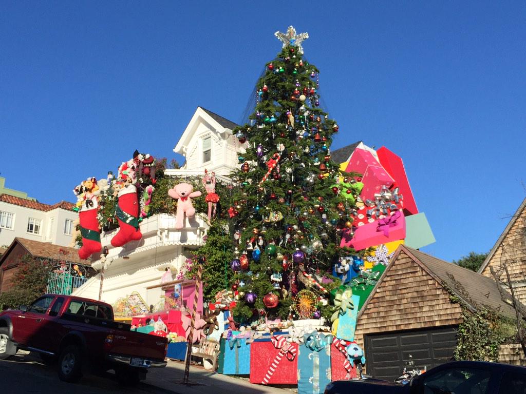 jhorwat's tweet photo. @redstripesf @feedmemuesli @thevalue @iurenee @kwangger SF Tom &amp; Jerry house is over the top decorated w/real tree http://t.co/aeVsfI6qAB