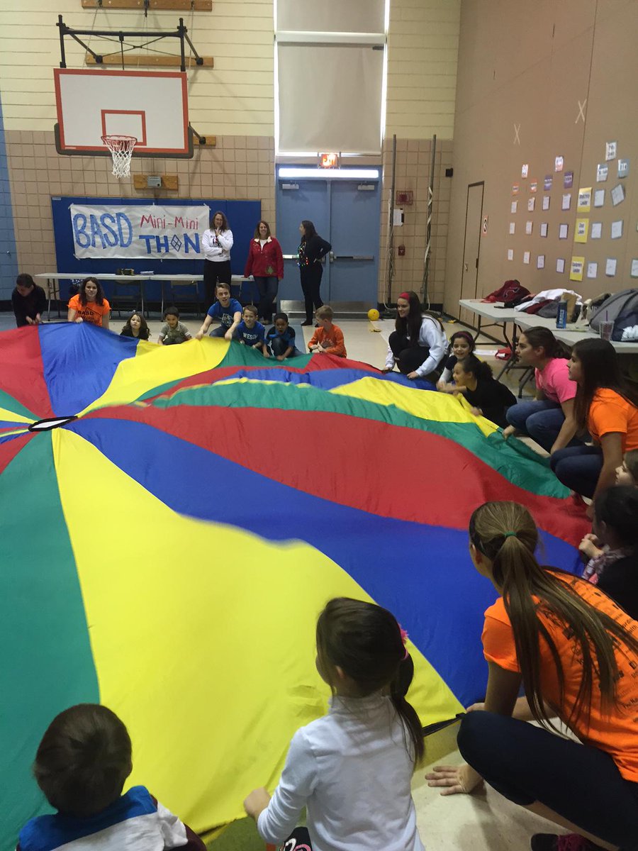 CalypsoES's tweet photo. @CalypsoES students THONing it up with LHS students! #BASDTHON #BASDProud http://t.co/L03wWXvVPo