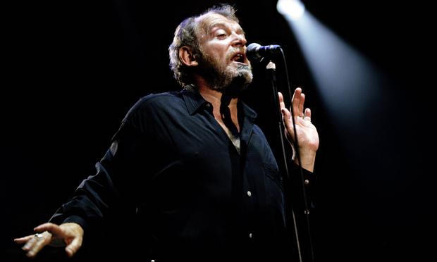 Henning may группа. парень поет хриплым голосом. Henning may группа. парень поет хриплым голосом. парень поет хриплым голосом.