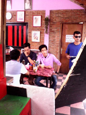 Pesona_pro's tweet photo. evan dan ilyas bachtiar shoting sinetron KITA NIKAH YUK RCTI saksikan setiap hari jam 5 sore http://t.co/ECA7sEVkBo