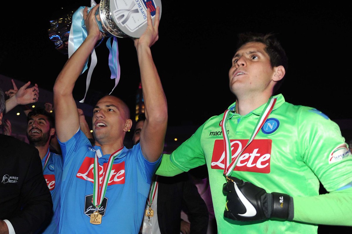 .<a href="/GokhanInler/">سبونج بوب</a> y <a href="/RAFAELCABRAL90/">RAFAEL CABRAL</a> con la Supercoppa #SupercoppaTIM #ForzaNapoliSempre