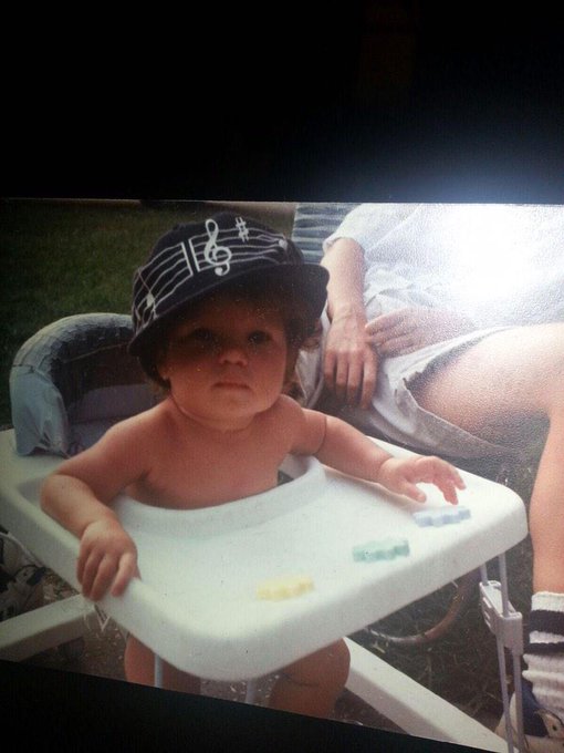 Only pic I have of me as lil bay... http://t.co/37lvZWboNe