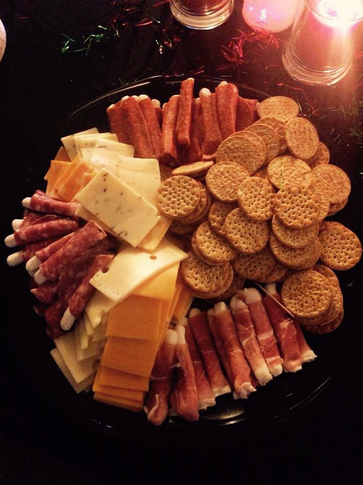 CateringTyler's tweet photo. Party platter perfection! #ChristmasCheer #Crackers #Cheese #Mozzarella #Pepperoni #Salami #Prosciutto #Antipasti 🎄✨ http://t.co/cblyQQS8PE