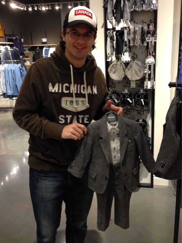 JDoy16's tweet photo. Found @MattyGig 's Christmas present tonight! #perfectfit #smallbod http://t.co/U7OA1tqM6j