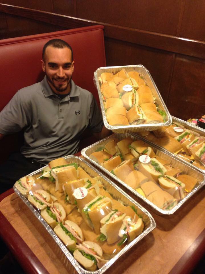TheDinerTyler's tweet photo. We are PRO sandwich makers! 👍😉 #SandwichMonday #SandwichesGalore #Yum #CateringTyler #Enjoy http://t.co/oJuJWjdzMp
