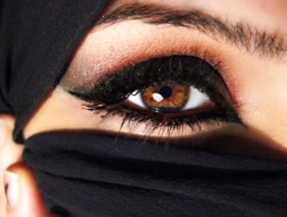 لوالعيون تضم في الناس مخلوق
والله لاضمك بالغلا في … عيوني !!

    #صقر