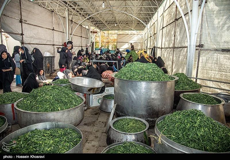 MeetIran's tweet photo. Volunteer men &amp; women cook 80 tons of Nazri Ash for needy on death anniversary of Prophet Muhammad (S). #Shiraz #Iran http://t.co/CDpEbHOpOd