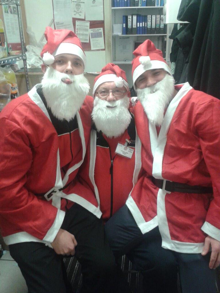 pizzahutNE's tweet photo. Free cookie dough with every order till Xmas !! #pizzahut delivered by Santa himself! http://t.co/SGN5QZaC5i