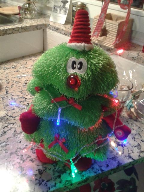 KariaHtg's tweet photo. Bought my owm creep today ♥ and I added some chrismas lights :-) #socute #creep #merryxmas http://t.co/WtX9hAfHCO