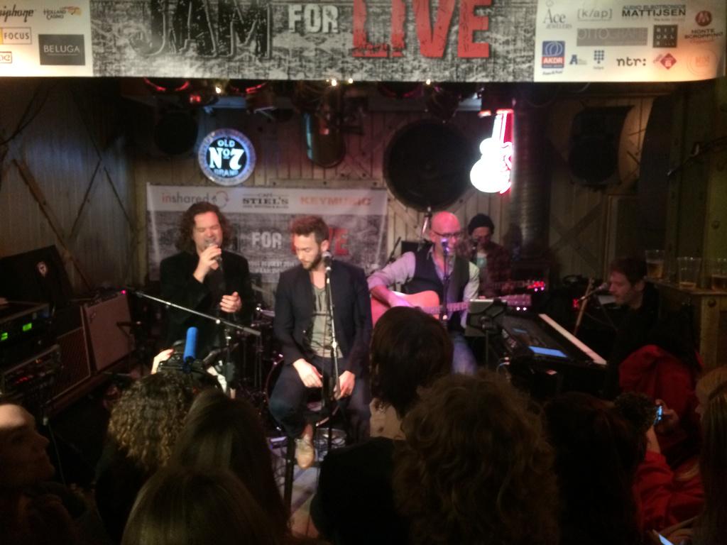 Charlyluske's tweet photo. “@joeldetombe: @Charlyluske rocking #jamforlive http://t.co/0l21wA0xci” bam!