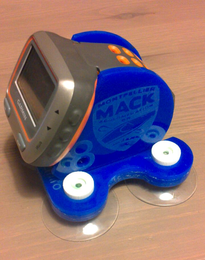 HugoEzmiro's tweet photo. Thank you to my friend @RossMontgomery for this very useful gift! #kayakpolo #WatchHolder #GoodIdea http://t.co/VeCZJiSnNo