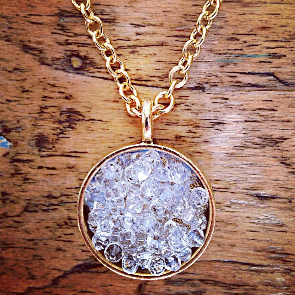 This #SwarovskiPerfectGift is at the tres chic #southgranville #gift &amp; #homedecor shop <a href="/goodgeplace/">Goodge Place</a>! #sparkle #gifts