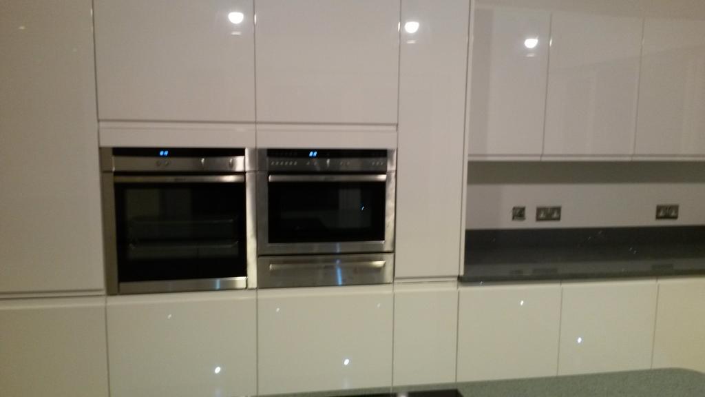 tsmithkitchens's tweet photo. #stradaWhite #neffoven #neffcombi #neffwarmingdrawer #lookinggood http://t.co/g2NVoWBscl