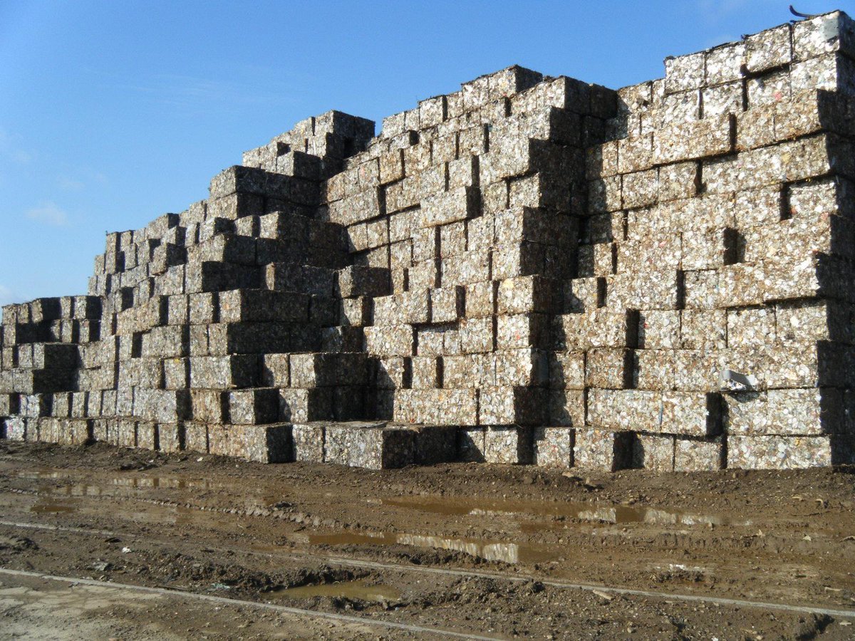 FPTscrap's tweet photo. #Baling #ScrapMetal #recycle
Would've been cool to string Xmas lights on this Baling Mountain :)
Happy Scrap Holidays http://t.co/REXEGpe6wP