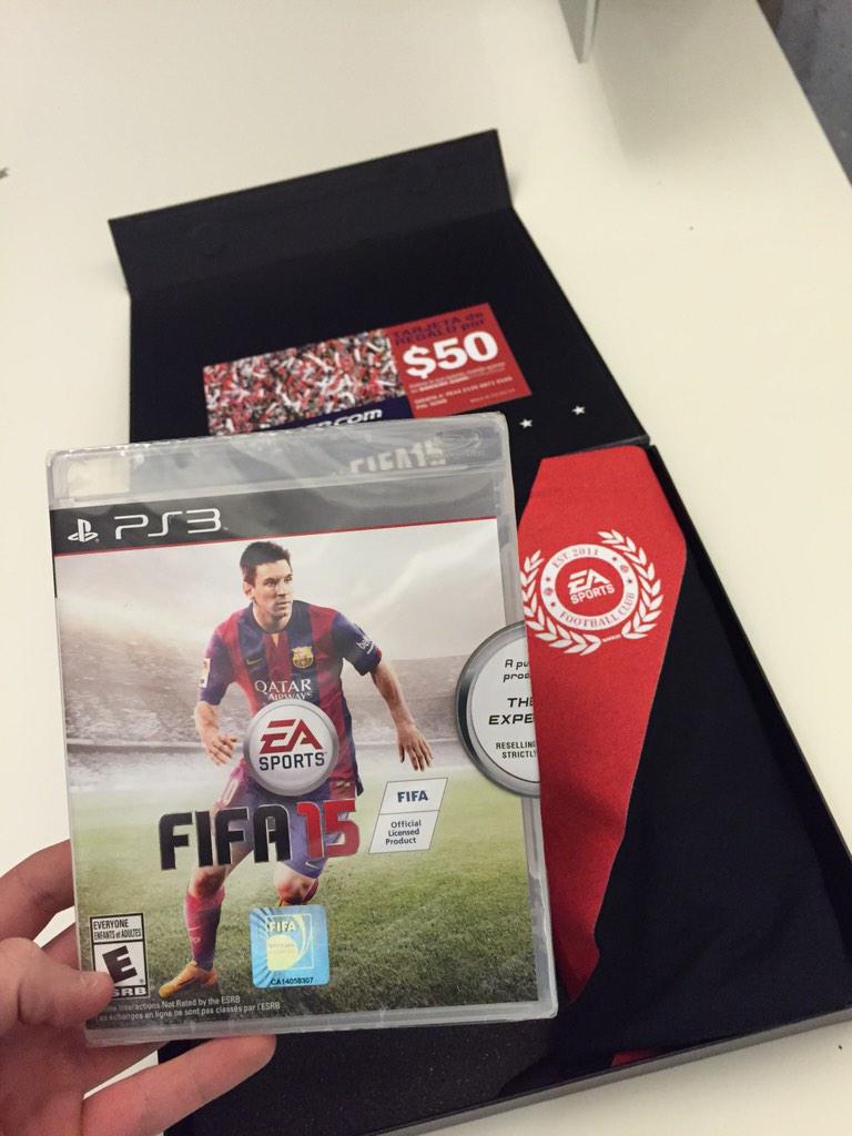 EleteTSC's tweet photo. Justo a tiempo para Navidad! Gracias @EASPORTSFIFA por nombrarme #EAVIP y mandarme el nuevo #FIFA15 http://t.co/mJy5KatjVQ