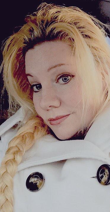 DestielsArmy's tweet photo. I was joking but now I've had 7 lil1s ask if I'm #Elsa @DisneyFrozen #OTW @TravisAaronWade #Im2Old #Selfie2ProveIt http://t.co/0mgZTzW9nO