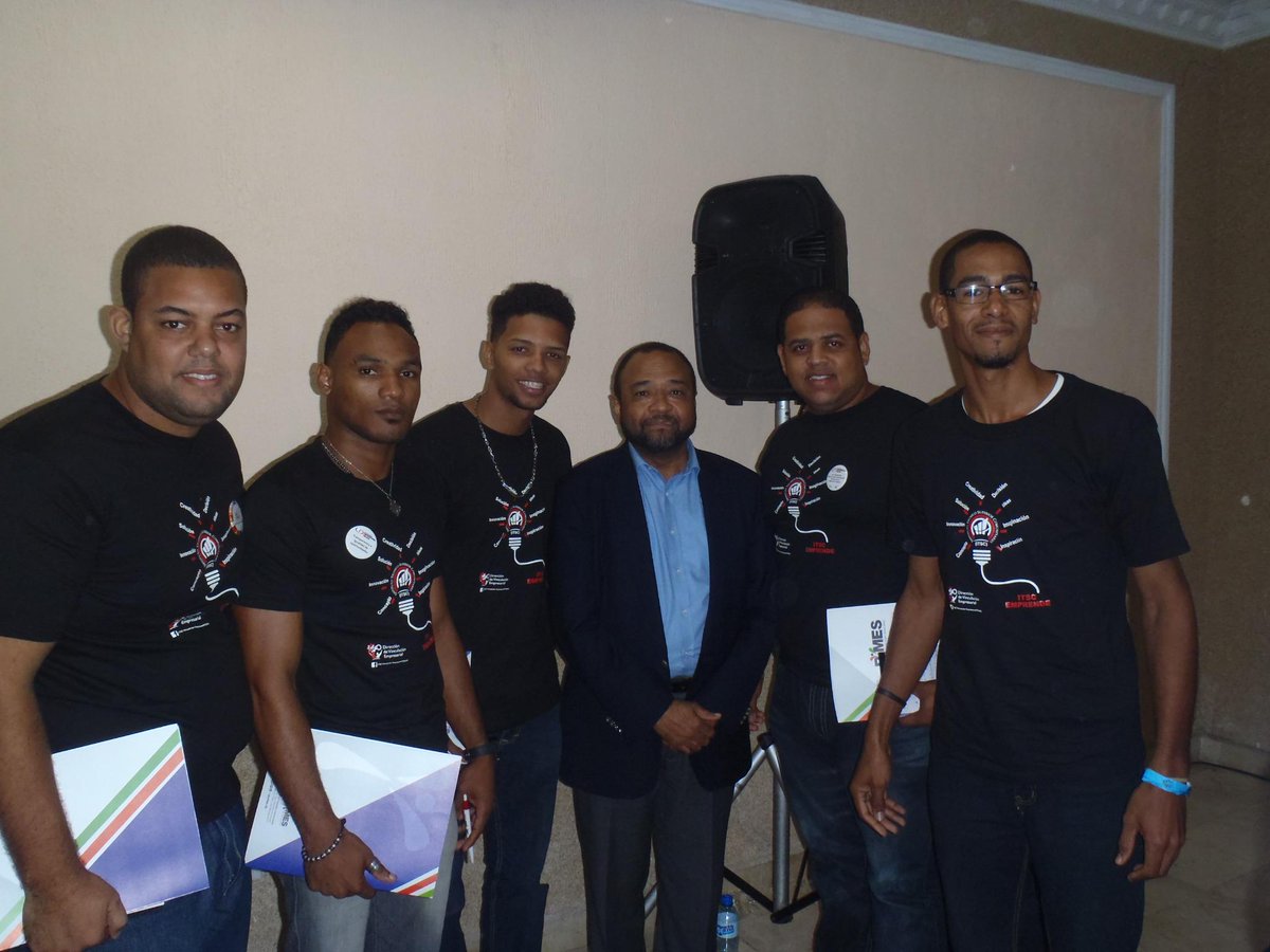 ModestoV20's tweet photo. Presidente de @AdrianTropical  quien nos habló de sus experiencias emprendedoras y nos aconsejo en la @Semanapymes . http://t.co/mWVHlZttah