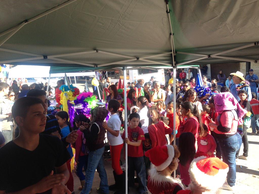 JProfetica's tweet photo. Regalos, comida, piñatas, balones, Caballos, cuatrimotos #FaithInDaHause #Jesucristo #EsSuGloria http://t.co/9O57Fd8Y8P