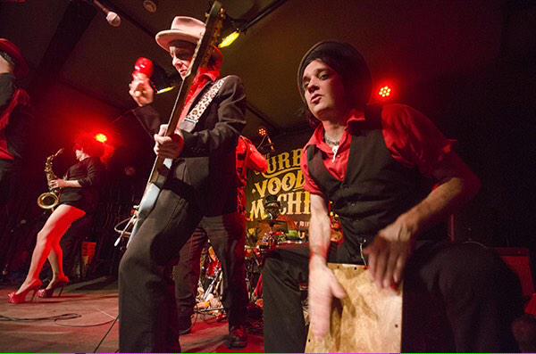 20/12 gingen <a href="/robvankaam/">Rob van Kaam</a> en <a href="/TweeWees/">Willem Wouterse</a> naar een bijzondere avond <a href="/BlueCollarHotel/">Blue Collar Hotel </a>. Sfeertje! mudmagazine.nl/gypsy-hotel/