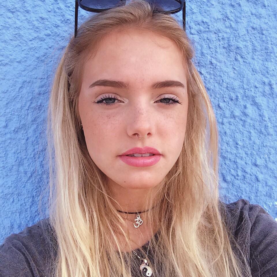 LinaEdwardss's tweet photo. sun in my eyez http://t.co/D0midPJItX