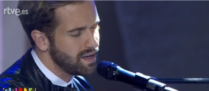 InfoPAlboran's tweet photo. Capturas de @pabloalboran cantando Por Fin en #GalaInfanciaTVE http://t.co/uerGAdVvY0