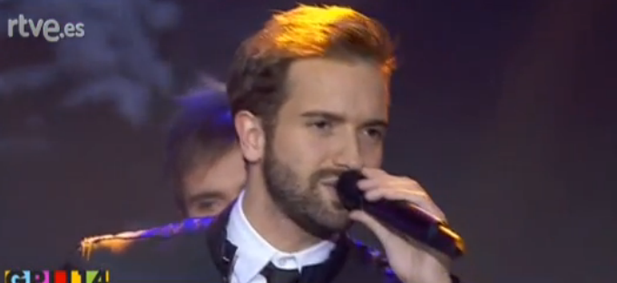 InfoPAlboran's tweet photo. Capturas de @pabloalboran cantando Pasos De Cero en la #GalaInfanciaTVE http://t.co/lFHXSw7bZ4