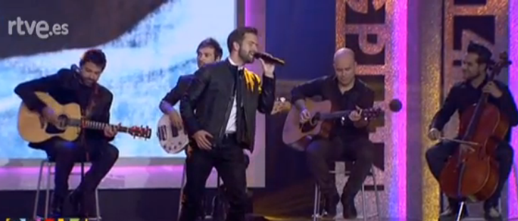 InfoPAlboran's tweet photo. Capturas de @pabloalboran cantando Pasos De Cero en la #GalaInfanciaTVE http://t.co/lFHXSw7bZ4