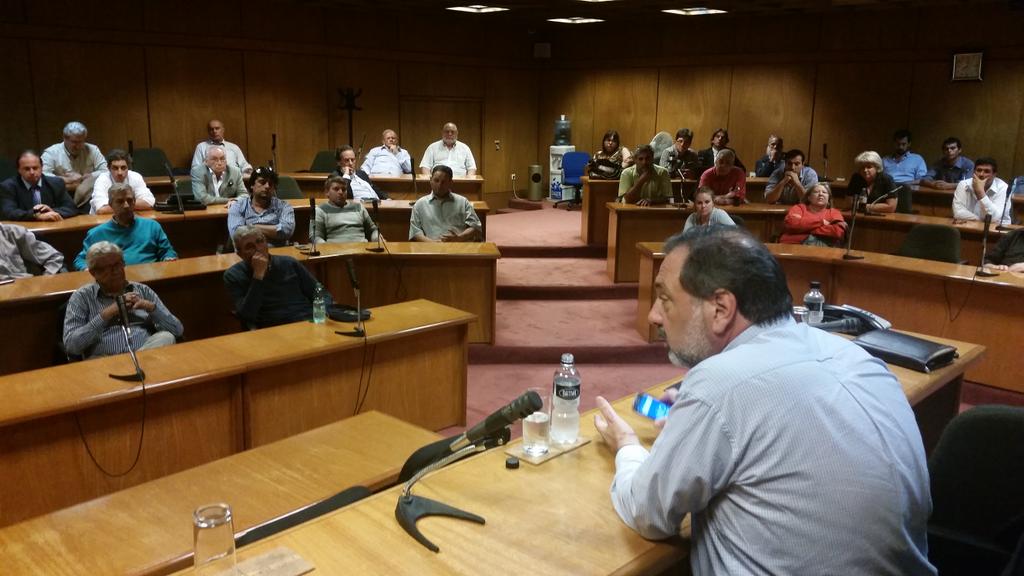 tatoviviano's tweet photo. Reunidos con convencionales departamentales analizando los temas que se vienen @lista250 http://t.co/O5P8rcTyy7