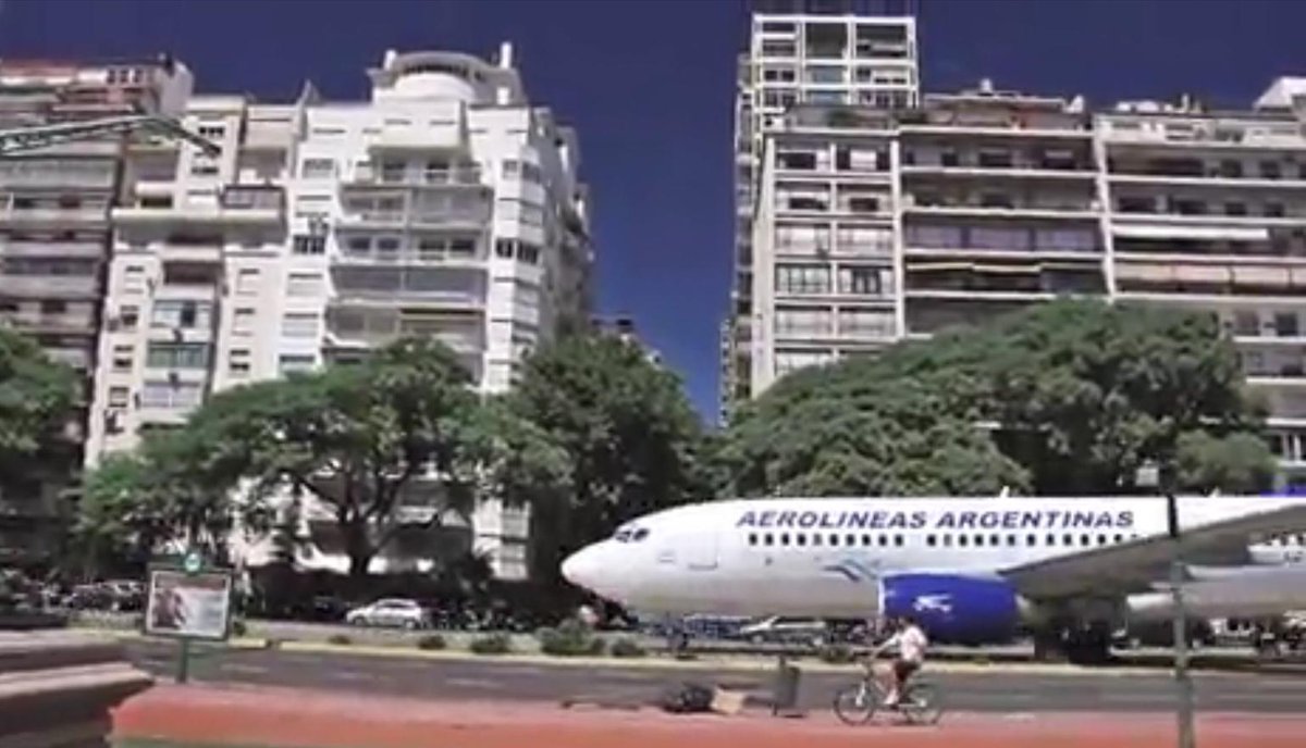 Stephane_Fort's tweet photo. Les courtes vidéos de @fer_liv sont justes géniales ! À découvrir… http://t.co/c8hnx7Owdy #AvGeek http://t.co/b5R7d5PSDZ