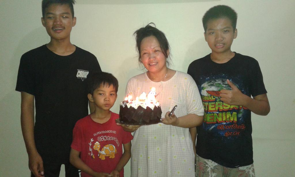tiar_0111's tweet photo. #HAPPYBIRTHDAY'SMOM http://t.co/tGQj7HT39I